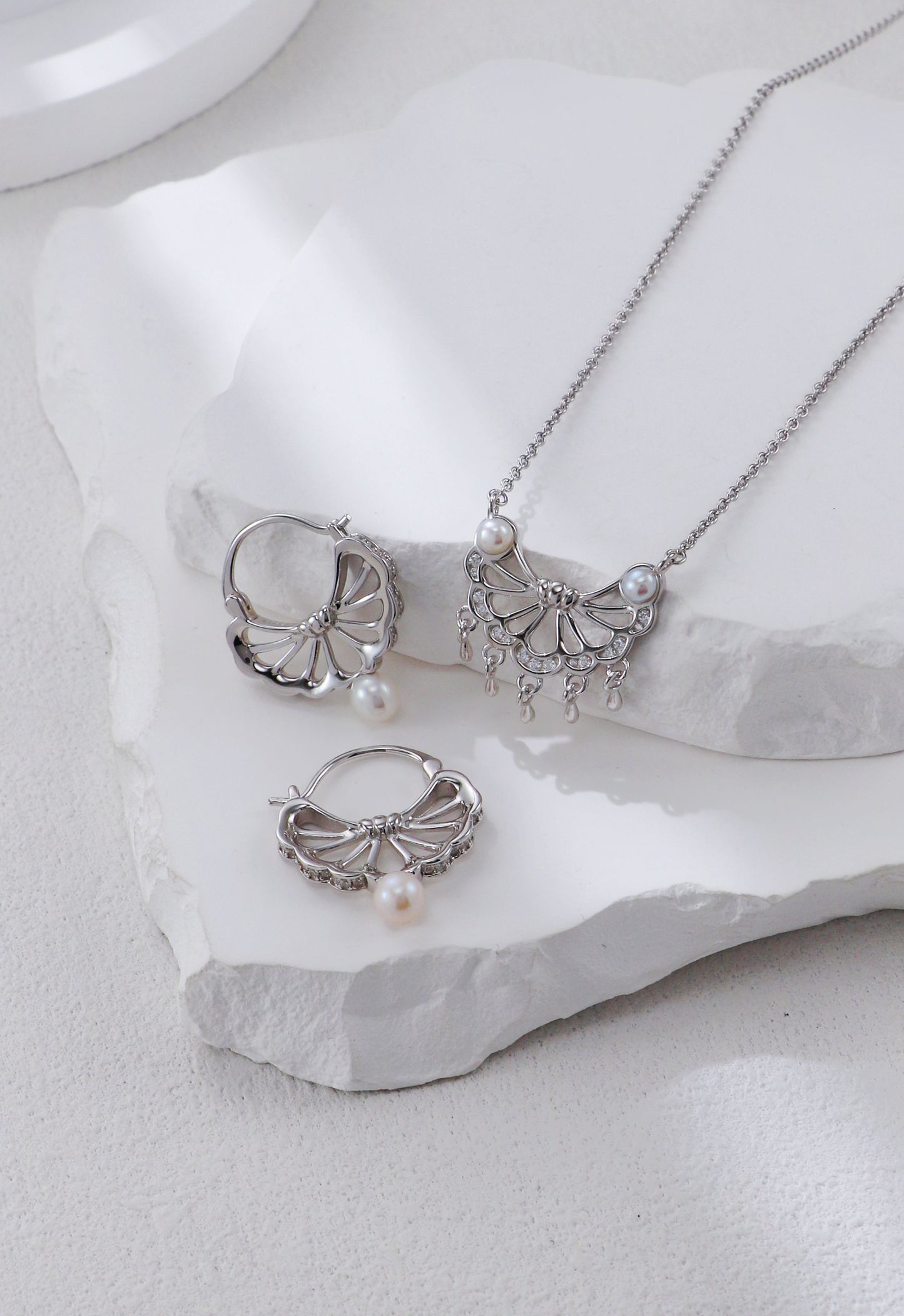 Fan-Shaped Pearl Pendant Earrings and Necklace Set