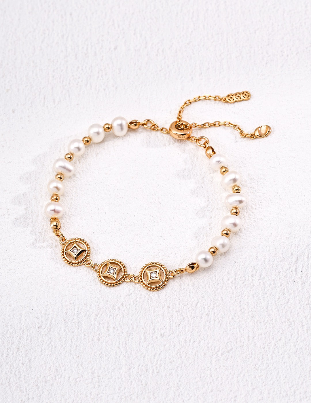 Coin-Shaped Pearl Bracelet