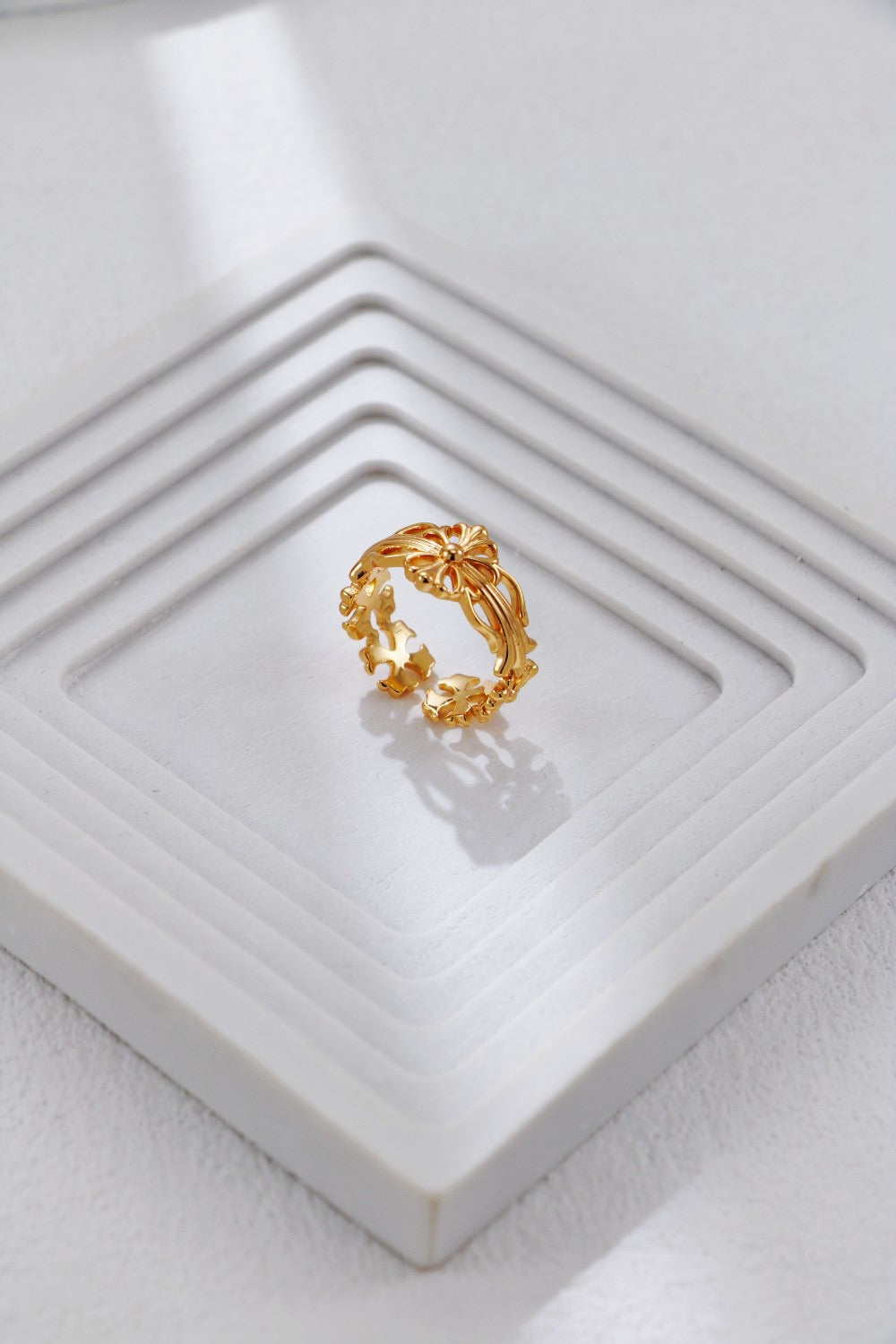Line Art Flower Ring