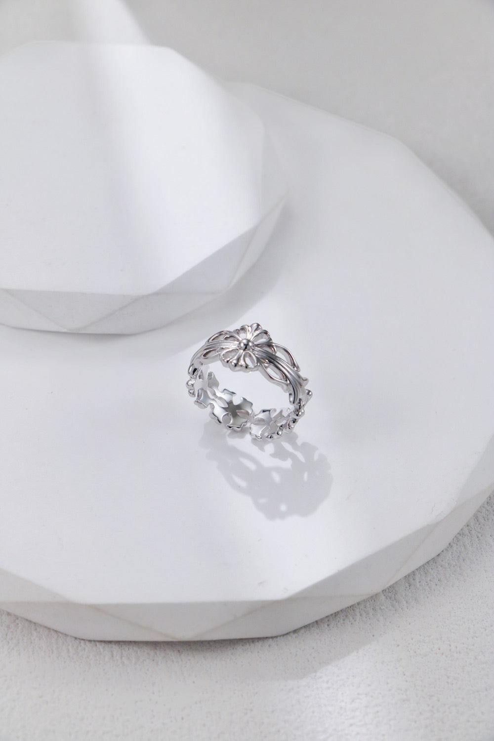 Line Art Flower Ring