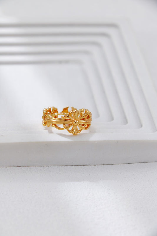 Line Art Flower Ring